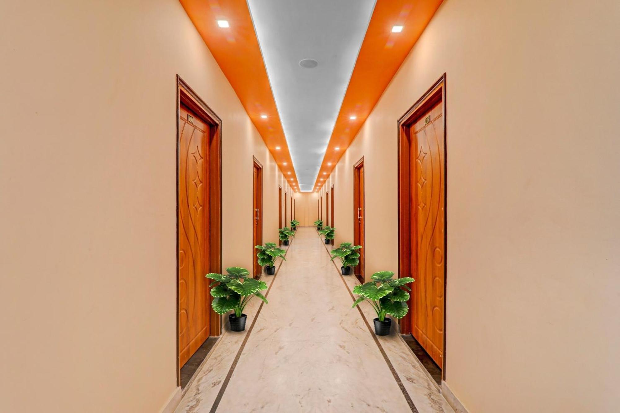 Hotel O Chauhan Palace Лакнау Екстериор снимка